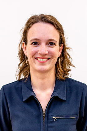 Dr. Carmen Dierickx