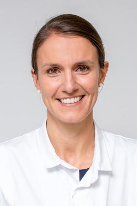 Dr. Eline Macken