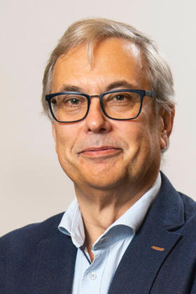 Dr. Frank Claessens