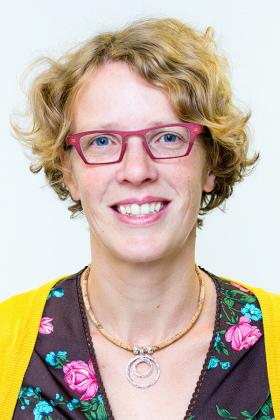 Dr. Ine Lowyck