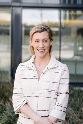 Dr. Julie Faes