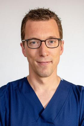 Dr. Tom Fivez
