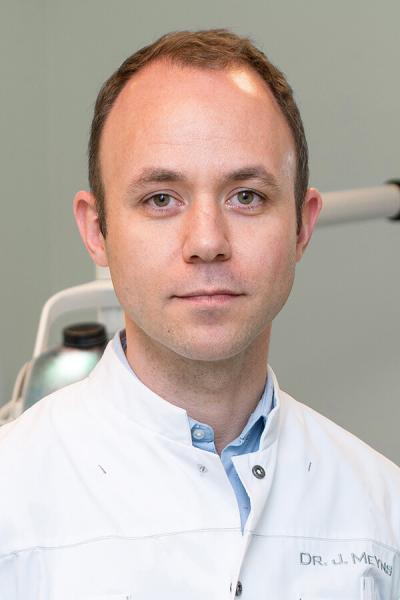 Dr. Joeri Meyns